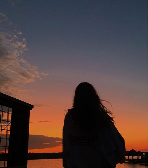 #sunset #sunrise #summer #summerstyle #summervibes #hoodie #cute #bff #fashion #silhouette #photography #photoshoot #lake #surf #travel Silhouette Photoshoot, Bff Fashion, Moon Poems, Sunrise Photoshoot, Surf Travel, Silhouette Photography, Fashion Silhouette, Hoodie Cute, Film Inspiration