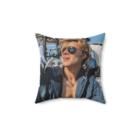 JJ Maybank Pillow Outer Banks Rudy Pankow Fan Gifts Gift For Her Obx Trendy Minimalist Room Decor Aesthetic Minimalist Room Decor, Rudy Pankow, Cute Guy Pics, Room Decor Aesthetic, Jj Maybank, Future Room, Outer Banks Nc, Minimalist Room, Decor Aesthetic