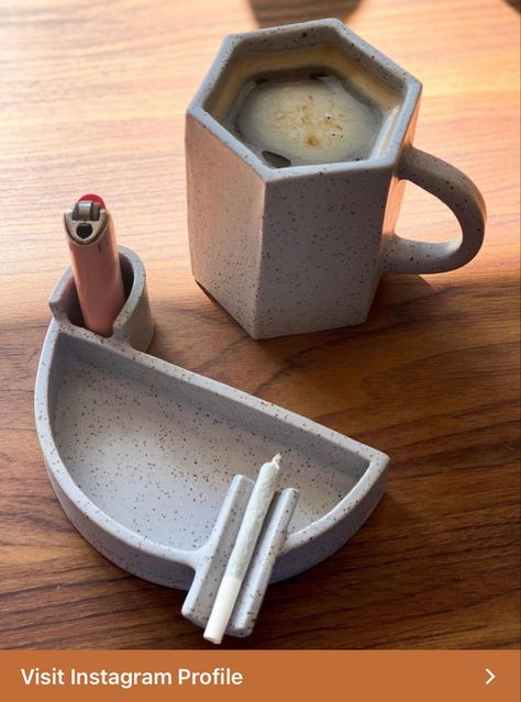 Mug Sculpture, Sculpture Art Clay, Cerámica Ideas, Tanah Liat, Clay Diy Projects, Diy Ceramic, Clay Crafts Air Dry, Keramik Design, Pottery Clay