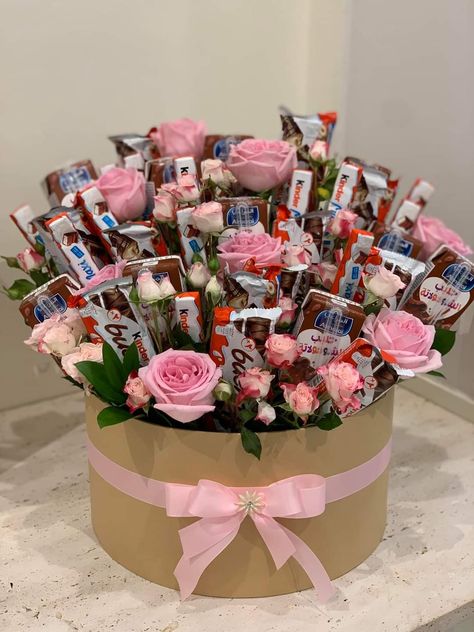 Choc Bouquet Gift Ideas, Birthday Chocolate Bouquet, Chocolate Hamper Ideas Gifts, Chocolate Flower Bouquet, Forever Flower Bouquets, Rich Gifts, Chocolate Flowers Bouquet, Chocolate Basket, Sweet Hampers