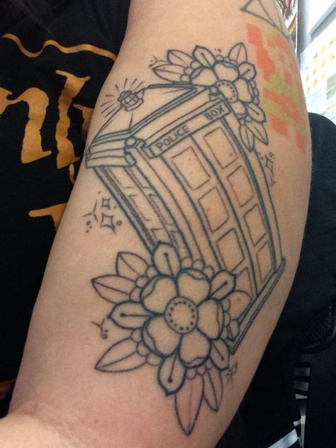 Tardis outline tattoo Doctor Who Flash Tattoo, Tardis Outline, Outline Tattoo, Wibbly Wobbly Timey Wimey Stuff, Timey Wimey Stuff, Flash Tattoo, Doctor Who, Geometric Tattoo, Flash