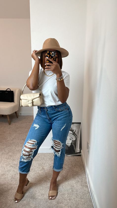 Denim And Fedora Outfit, Fedora Hat Summer Outfit, White Fedora Hat Outfit Summer, Outfit Ideas With Hats Summer, Trendy Fedora Hat For Day Out, White Fedora Hat Outfit, Denim Fedora Hat, White Tee And Jeans Outfit, White Fedora Sun Hat, Casual Style