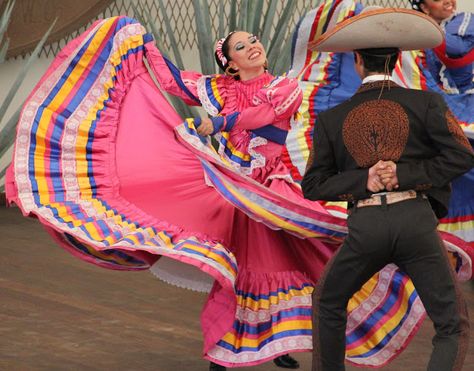 Jarabe Tapatío | H.Roose Jalisco Dress, Folklorico Dresses, Mexican Dance, Mexican Artwork, Traditional Mexican Dress, Boys Town, Ballet Folklorico, Outfits For Mexico, World Dance