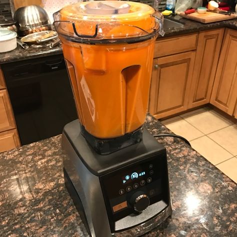 Vitamix Food Processor, Vitamix Soup Recipes, Vitamix Soup, Carrot Ginger Soup Recipe, Curried Carrot Soup, Blender Soup, Blendtec Recipes, Clean Eating Soup, Carrot Soup Recipes