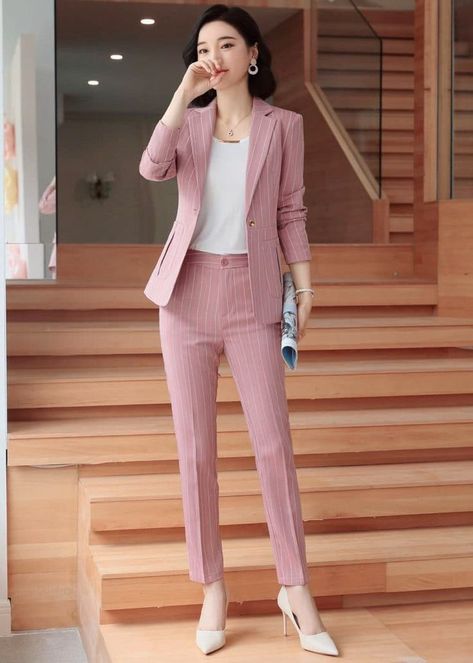 f016e59c7ad8b1d72903bb1aa5720d53desc48751956ri Women Work Outfits, Lady Suit, Mode Ulzzang, Fashionable Work Outfit, Business Outfits Women, Pant Suits, Woman Suit Fashion, Classy Work Outfits, Stylish Work Outfits