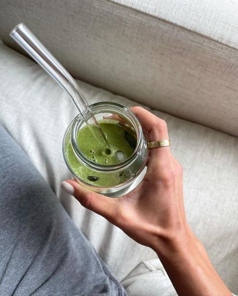 dri oliver on Instagram: "morning greens🤍🌱" Green Powder Drink, Blueberry Mango Smoothie, Blueberry Mango, Healthy Green Smoothies, Healthy Supplements, Green Drinks, Morning Smoothie, Juice Plus, Supplements For Women