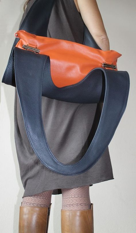 Avant Garde Bags, Bags Inspiration, Canvas Duffle Bag, Big Bags, Fabric Bags, Diy Bag, Grocery Bag, Casual Bags, Bag Pattern