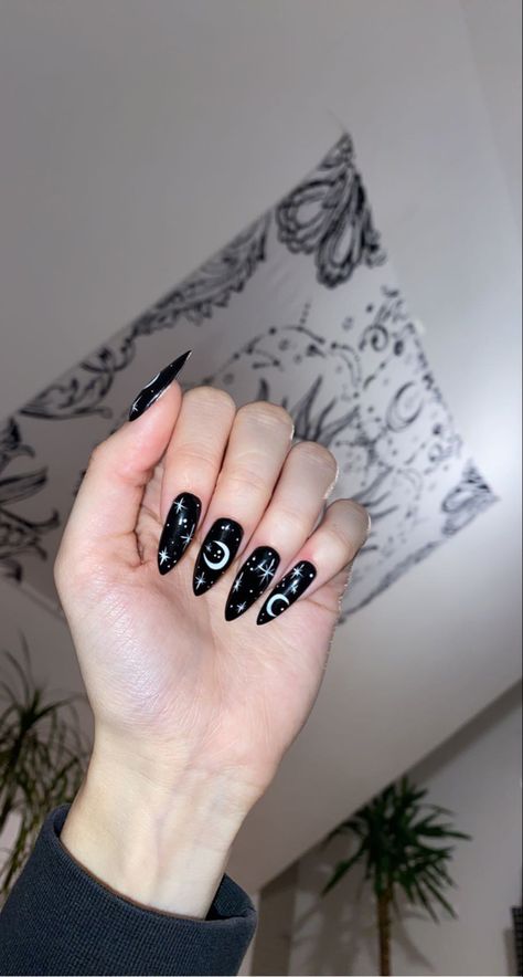 Nails inspo Moon And Star Nails Acrylic Black, Glitter Moon Nails, Black Nails Stars Moon, Black Nails With Moon And Stars, Black Nails With Moon Design, Black Nails Star Design, Black Nails With Stars And Moon, Black Moon And Star Nails, Black Nail Designs Moon