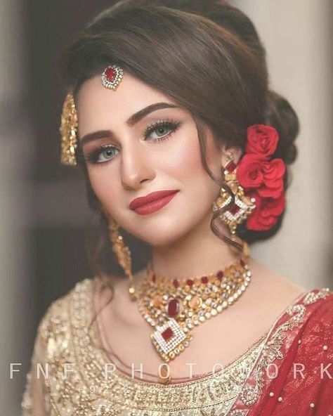 Contact us for shout-outs, promotions, PR & collaborations. Follow us @dulhaanddulhan_ . . . . . _________________________________… Hairstyle For Walima, Hairstyle For Barat, Pakistani Hairstyle, Dutch Hair, Pakistani Bridal Makeup Hairstyles, Pakistani Wedding Hairstyles, Hairstyles Brunette, Pakistani Bridal Hairstyles, Hairstyles Pakistani