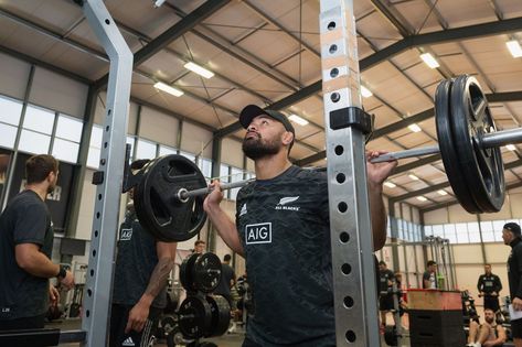 3 Rugby Workouts to Build Strength, Speed and Mental Resilience Rugby Strength Training, Rugby Gym Workout, Rugby Workout, England Rugby Team, Mental Resilience, Rugby Training, Become Stronger, Olympic Weights, Tough Mudder