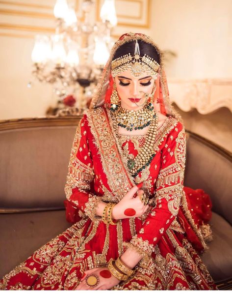 Muzna Masood Malik Bridal Look, Barat Brides Pakistani Bridal, Matha Patti Bridal Pakistani, Matha Patti Bridal, Pakistani Bridal Makeup Red, Girl Red Dress, Pakistani Bridal Makeup, Red Bridal Dress, Indian Bridal Jewellery