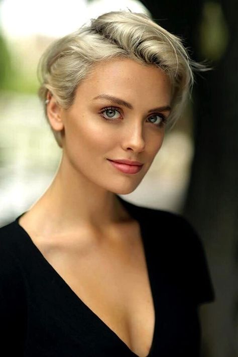 Wallis Day Wallis Day, Trendy Hairstyle, Easy Hairstyle, Princess Hairstyles, Penteado Cabelo Curto, Short Blonde, Short Hair Haircuts, Short Blonde Hair, Short Hair Styles Pixie