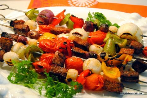 Miz Helen's Country Cottage: Beef and Veggie Ka Bobs Tuesday Recipes, Veggie Kabobs, Daily Meal Plan, Tasty Tuesday, Kabob Recipes, Boat Food, Seasonal Food, Beef Dishes, Grilled Meat