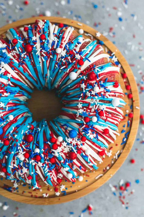 This easy, tasty, and incredibly festive red, white, and blue firecracker bundt cake is the perfect red white and blue dessert for patriotic holidays. Patriotic Bundt Cake, Boxed Cake Mixes Recipes, Meringue Pie Recipes, Patriotic Desserts, Cream Cookies, Bacon Avocado, Blue Desserts, Holiday Pies, Fourth Of July Food