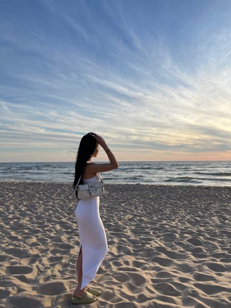 Instagram News Feed, Beach Goals, Summer Shots, Sunset Beach Pictures, Elegant Summer Outfits, Black Hair Aesthetic, Mermaid Photography, Beach Instagram Pictures, Scenery Pictures