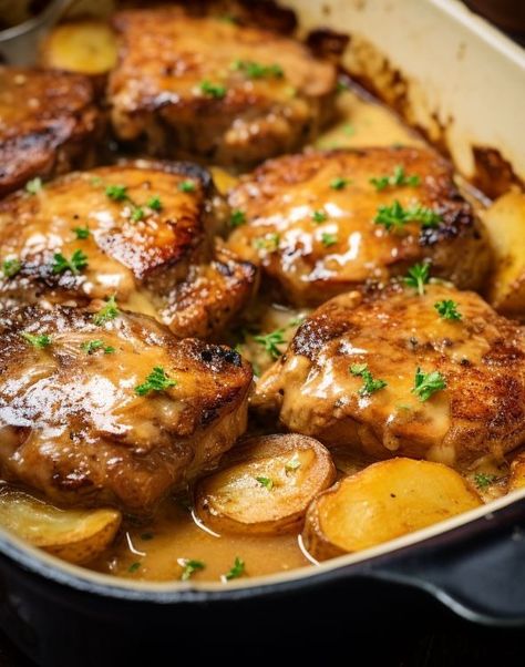 Every time I make this dish, guests ask for the recipe Pork Chops With Scalloped Potatoes, Potatoes Meals, Creamy Scalloped Potatoes, Scalloped Potatoes Cheesy, Hearty Lunch, Juicy Pork Chops, Scalloped Potato Recipes, Sunday Recipes, Meals Recipes