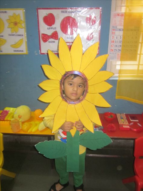 A child dressed up in Sunflower at fancy dress at an event of Yellow colour day. Yellow Day Theme For Preschool, Yellow Colour Craft For Kids, Yellow Colour Day Decoration In School, Yellow Colour Activity For Preschool, Yellow Colour Day Activities, Yellow Day Ideas For Preschool, Yellow Day Decoration In Preschool, Yellow Day Activities Craft Ideas, Yellow Day Celebration In Preschool