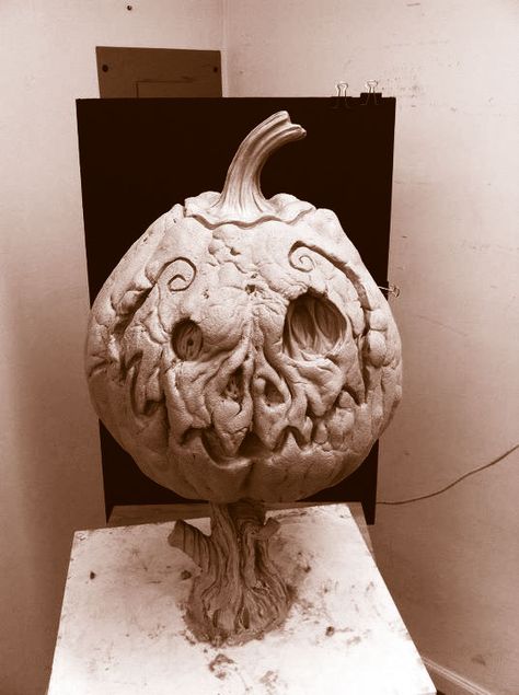 Pumpkin Sculpting, Creepy Pumpkin, Halloween Clay, Halloween Facts, 3d Figures, Scary Pumpkin, Spooky Pumpkin, Ceramics Projects, Halloween 2020