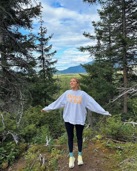 Alaska you are wowing me 🫎🏔️🫶🏼 | Instagram Alaska Pictures Ideas, Alaska Instagram Pics, Alaska Photo Ideas, Alaskan Outfits, Outfits For Alaska, Alaska Outfits Summer, Alaska Summer Outfits, Alaska Fits, Outfits For Hiking