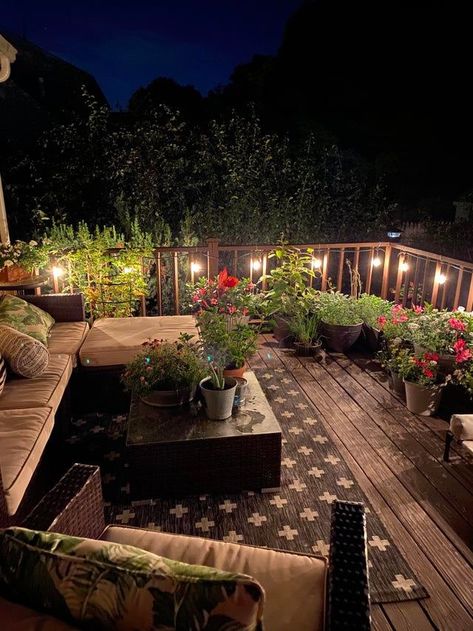 Cozy Backyard Aesthetic, Suburban House Backyard, Cozy House Party, House Aesthetic Cozy, Suburban House Interior, Room Claims, Housing Aesthetic, Backyard Treehouse, Cozy Core