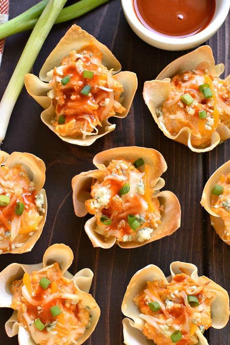 Buffalo Chicken Wonton Cups, Chicken Wonton Cups, Buffalo Chicken Appetizers, Buffalo Chicken Wontons, Wonton Wrapper Recipes, Lemon Tree Dwelling, Nachos Recipe Easy, Chicken Wontons, Wonton Cups