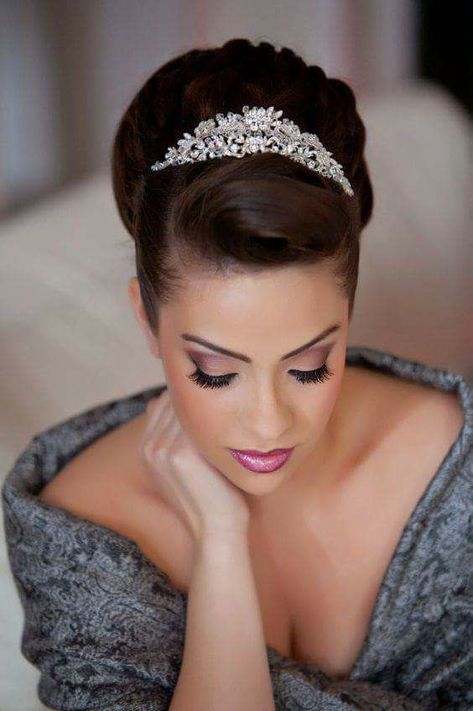 Hairstyles With Tiara, Bridal Hair Tiara, Sanggul Modern, Wedding Hairstyles With Crown, Hair Tiara, Wedding Hairstyles And Makeup, Wedding Tiara Hairstyles, Wedding Hairstyles Bridesmaid, Top Bun