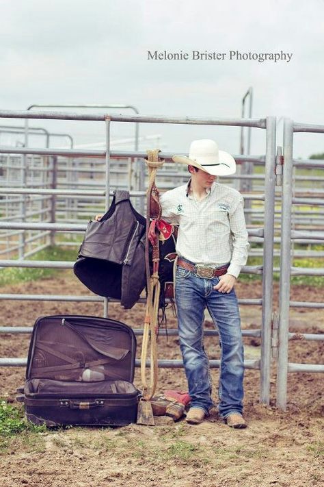 Bull Riding Senior Pictures, Bull Rider Senior Pictures, Team Roping Senior Pictures, Rodeo Arena Senior Pictures, Western Senior Picture Ideas For Guys, Rodeo Senior Pictures Roping, Pictures With Horses, Senior Photos Boys, Senior Boy Poses