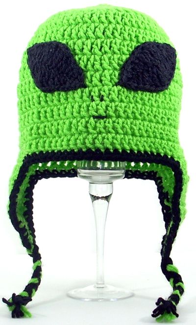 Alien Crochet, Space Hat, Alien Hat, Funky Hats, Knit Ideas, Hat Ideas, Crochet Cross, Crochet Hat Pattern, Crochet Beanie