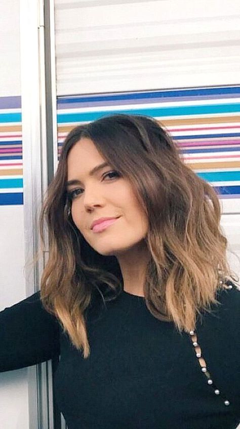 Mandy Moore Short Messy Hair, Mandy Moore Hair, Ombre Blonde Hair, Baylage Hair, World Hair, Ombre Blonde, Mandy Moore, Brown Blonde Hair, Messy Hair