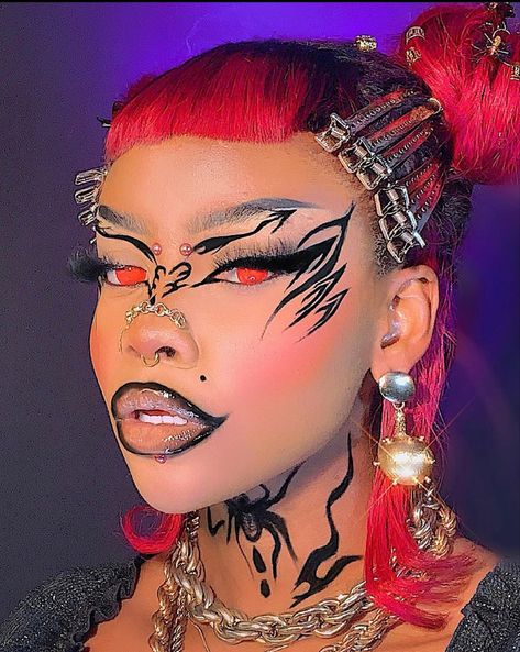 Graphic liner | goth | black goth girls | goth makeup | pink hairstyles | clip hairstyles | baby bangs Black Alt Girl, Black Alt, Drag Make-up, Punk Makeup, Alt Makeup, Graphic Makeup, Swag Makeup, Alternative Makeup, Graphic Liner