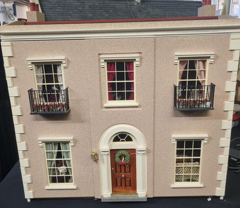 Good quality and well made collector's doll's house in the form of a Georgian residence with para Georgian Dolls House, Sash Windows, Altered Boxes, Collector Dolls, Diy Dollhouse, Small World, Dollhouse Furniture, The Collector, Doll House