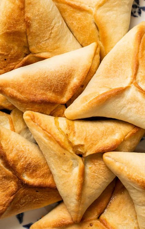 Lebanese Spinach Pies - Addicted to Tahini Spinach Fatayer Recipe, Lebanese Spinach, Fatayer Recipe, Spinach Pies, Middle East Food, Healthy Eating Inspiration, Spinach Pie, Pomegranate Molasses, Lebanese Recipes