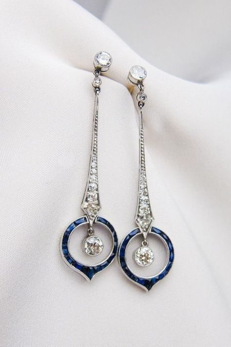 Art Deco Jewelry 1920s, Art Deco Jewelry Rings, Sapphire Diamond Earrings, Bijoux Art Deco, Sapphire And Diamond Earrings, Color Earrings, Diamond Dangle Earrings, Jairzinho, Art Deco Earrings