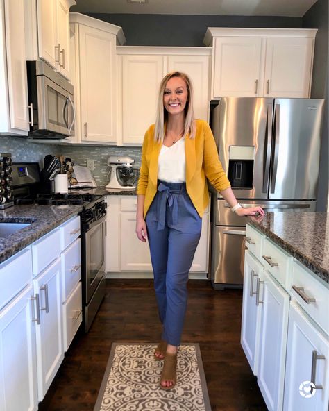 Affordable Fall Business Casual Outfit Ideas | Realtor Attire | Paper Bag Pants | Women Blazer | Budget Friendly Work Wear Realtor Outfit Ideas, Real Estate Clothes Work Outfits, Cute Realtor Outfits, Real Estate Wardrobe For Women, Real Estate Attire Women, Paper Bag Pants Outfit Work, Casual Realtor Outfits, Realtor Wardrobe, Realtor Outfits For Women