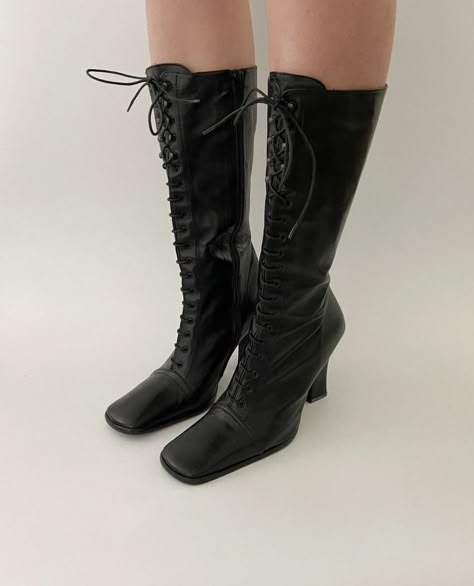 Victorian Style Boots, Aries Midheaven, Black Steampunk, Victorian Shoes, Victorian Boots, Boot Heels, Leather Boots Heels, Steampunk Victorian, Modern Victorian