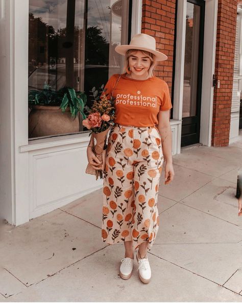 Gabby Gomez on Instagram: “✌🏼✌🏼✌🏼 • • • #kedsstyle #princesshighwayclothing #shopbando #thehappynow #mystyle #vintageclothing #vintagestyle #streetstyle #acolorstory” Plus Size Dresses Fall, Colorful Plus Size Fashion, Colorful Casual Outfits, Knit Bags, Aspen Mountain, Keds Style, Chubby Fashion, Farmers Market Bag, Thrifted Outfits