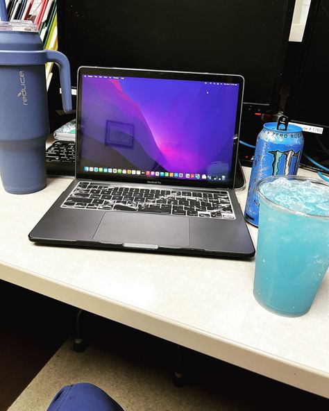 If you’ve ever worked night shift you know the struggle. 😴 However, have you ever seen a nurse with less than 2 drinks? No? I didn’t think so 😂 This is what 4 am looks like for most nurses- energy drink, large water, and computer to work on ALL the things to move forward with this financial freedom journey! 💰 What does your 4am look like? ☑️Like and share ❤️Follow @navigatingwithkatie for more 4am thoughts 4am Thoughts, Night Shift Nurse, Digital Marketing Business, Night Shift, Energy Drink, To Move Forward, Simple Wallpapers, Starting Your Own Business, Move Forward