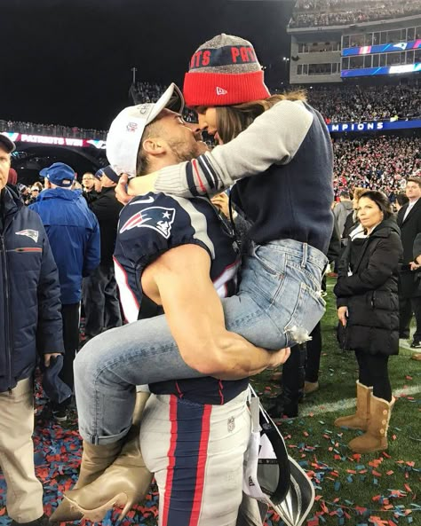 Nfl Couples, Nfl Wife, Nfl Wives, Danny Amendola, Footballers Wives, Football Wags, Julian Edelman, Football Game Outfit, Olivia Culpo