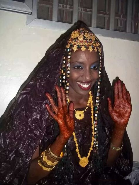 Mauritanienne Bride African Bride, African Royalty, Wedding Henna, African People, Traditional Bride, Africa Fashion, African Wedding, African Culture, African Beauty