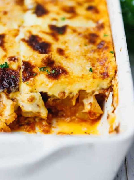 Potato Moussaka - Cooking LSL Bulgarian Moussaka Recipe, Bulgarian Moussaka, Potato Moussaka, Moussaka Recipe Easy, Potatoes Ground Beef, Bechemel Sauce, Bulgarian Food, Moussaka Recipe, Yogurt Toppings