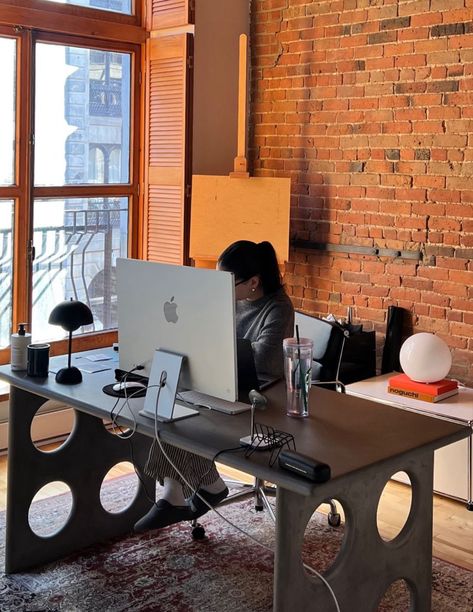 Apple Workspace, Workplace Aesthetic, Designers Office, Startup Office Design, Workspace Aesthetic, Ceo Office, Design Studio Workspace, Designer Lifestyle, Working Desk