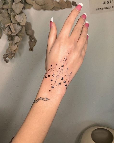 Simple Henna Tattoo, Drawing Styles, Tramp Stamp, Hand Poke, Simple Henna, Henna Designs Hand, Wrist Tattoo, Subtle Tattoos, Theme Halloween