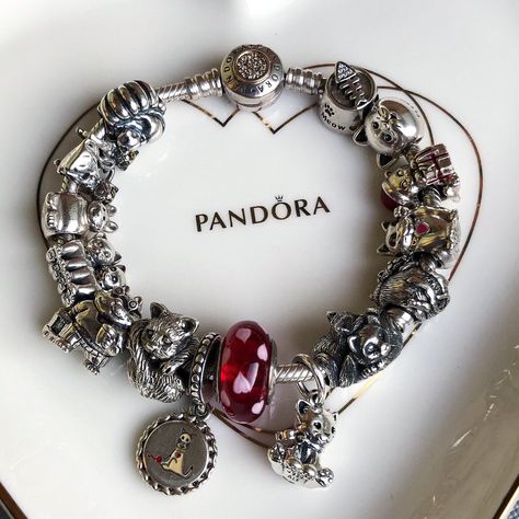 Cat Bracelet, Pandora Disney, Disney Lover, Pandora Charm, Pandora Bracelets, Pandora Bracelet, Pandora Jewelry, Pandora Charms, Pandora Charm Bracelet