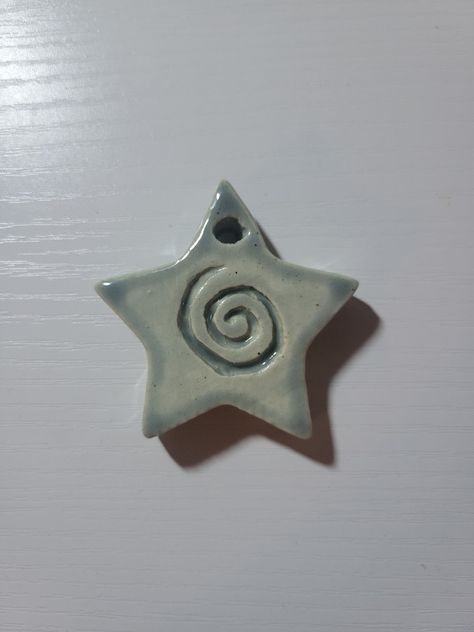 Star With Swirl, Ceramic Star Bowl, Small Sculpture Ideas Clay, Ceramic Charms Diy, Aesthetic Ceramics Ideas, Grunge Clay Ideas, Clay Crafts Small, Ceramic Art Aesthetic, Clay Crafts For Boyfriend