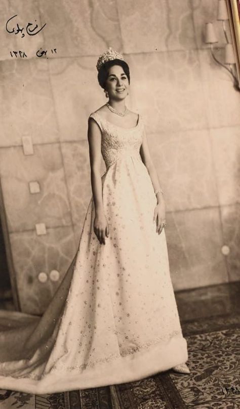 Farah Pahlavi Wedding, Iranian Queen, Queen Farah Pahlavi, Iran Nostalgia, Empress Farah, 1959 Fashion, Farah Pahlavi, Persian Princess, Pahlavi Dynasty