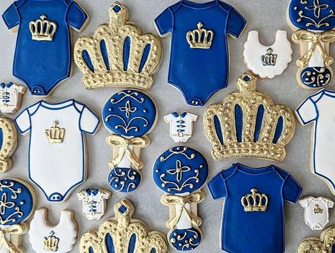 Little Prince Baby Shower Theme, Cake Royal Blue And Gold, King Baby Shower Theme, Little Prince Baby Shower Ideas, Royal Prince Baby Shower Theme, Zayn Birthday, Zoo Cookies, Royal Baby Shower Theme, Prince Baby Shower Cake