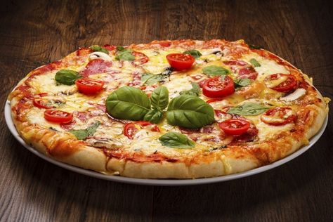 Pizza napolitana Zucchini Pizza Crust, Neapolitanische Pizza, Pizza Margarita, Pasta Per Pizza, Doner Kebab, Zucchini Pizzas, Pizza Margherita, Food Png, Homemade Pizza Dough