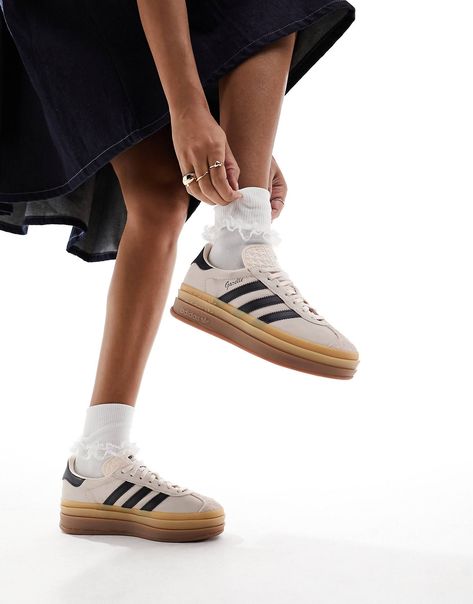 Adidas Bold, Sweat Adidas, Looks Adidas, Gazelle Bold, Bold Shoes, Adidas Originals Gazelle, Shoe Inspo, Performance Leggings, Style Streetwear