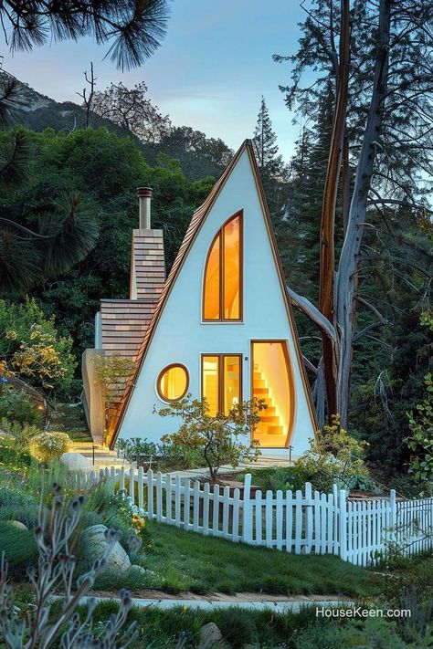 The tiled roof adds a rustic touch, complementing the clean white exterior, while the geometric windows provide architectural interest and flood the interior with natural light. Unique Cottages, Swedish Cottage, Cottage Designs, Craft Shed, Unusual Buildings, Eco Lodge, White Exterior, Cottage Home, White Cottage