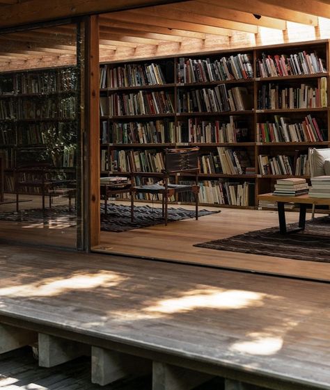 Japanese Library, Color Drenching, Modern Glass House, Imagine World, Wood Library, Dream House Design, Long House, Pacific Nw, Home Libraries